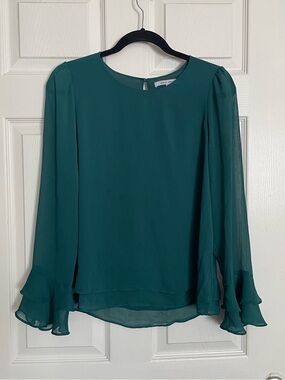 Naked Zebra Women’s size Small Emerald Green Long-Sleeve Ruffle Cuff Blouse